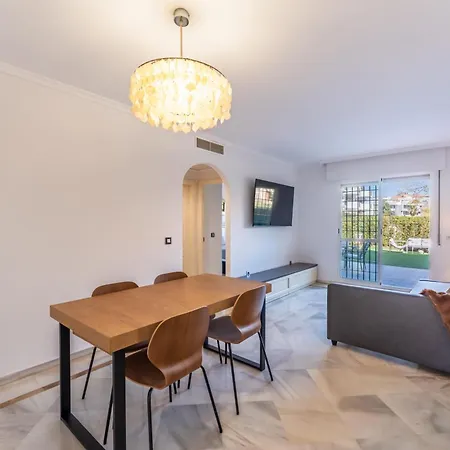 Apartament Lorcrimar Banus 2 *